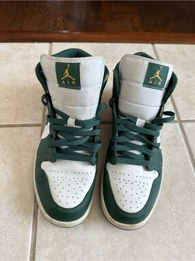 Air Jordan 1 Mid "Sonics" size 11 noble green and pollen-white